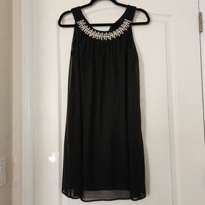 Trapeze dress, white pearls beaded neckline